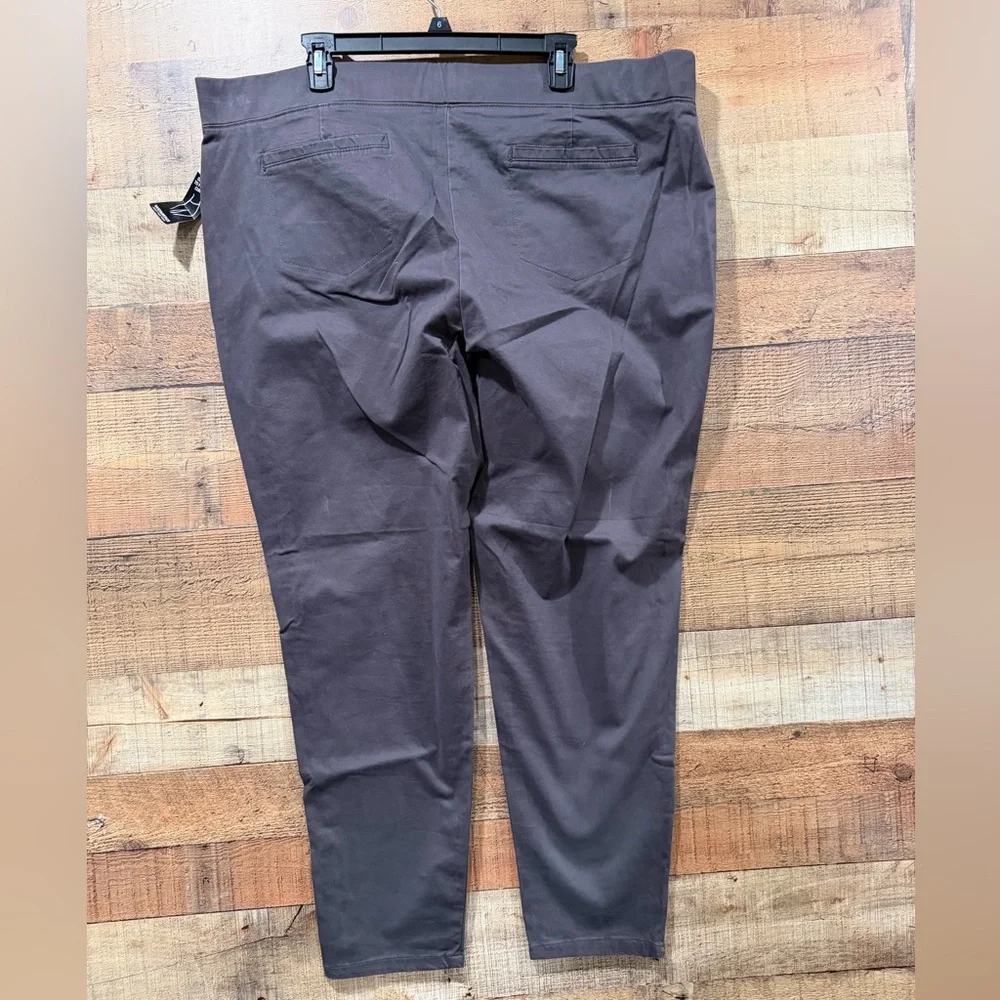 New With Tags Lee Mid Rise Waist Smoothing Curvy Fit Pullon Gray Pants Size 20W - Picture 4 of 7